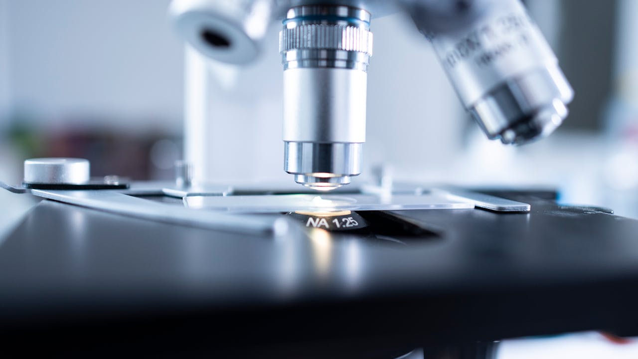 Laboratory preparation of pharmaceutical grade compounds