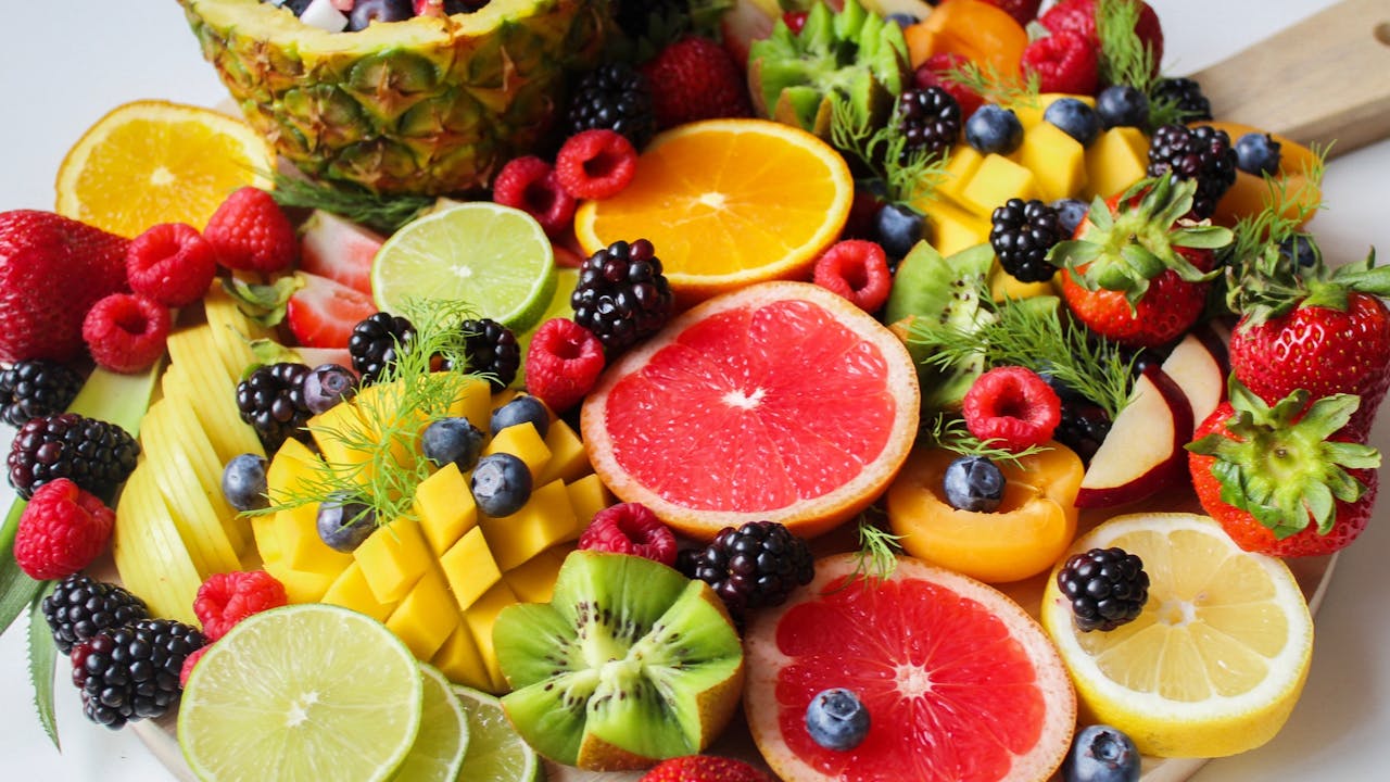 Dark polyphenol-rich berries, natural sources of resveratrol compounds